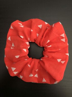 Chouchou rouge triangle