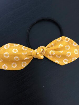 Noeud sur élastique "moutarde"